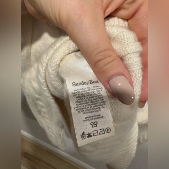 LIKE NEW-Aritzia Sunday Best Moss Sweater- small - Picture 6 of 7